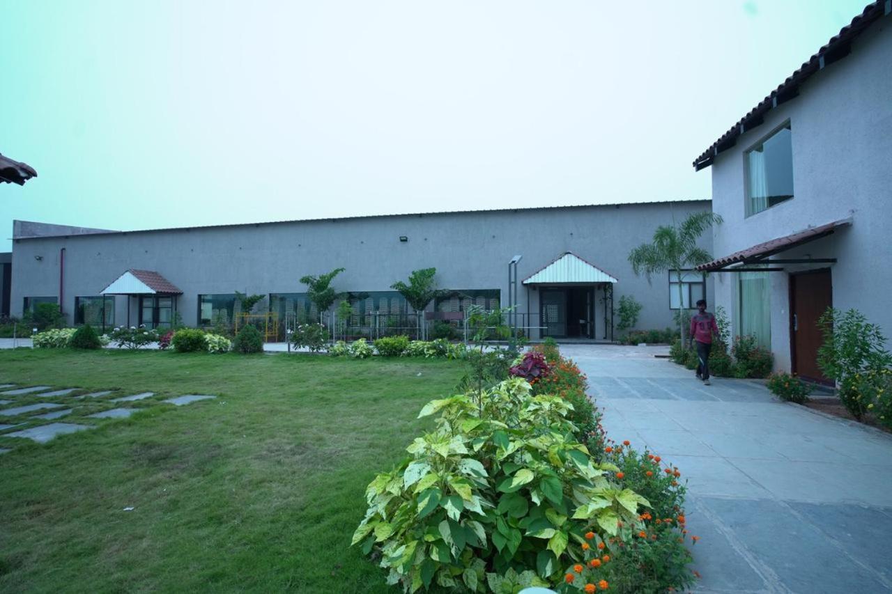 One Resorts & Convention Annavaram Esterno foto